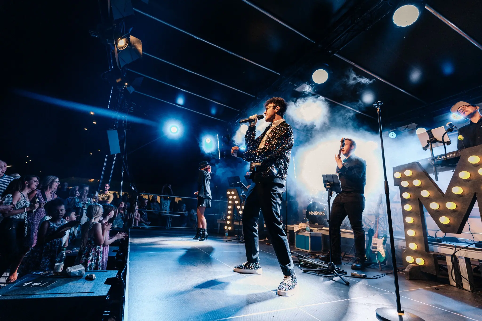 MMONKS live auf der Bühne